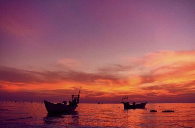 Perché al tramonto il mare sembra un altro posto