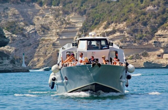 In vacanza con mamma e papà: perché sempre più giovani scelgono di partire con i genitori
