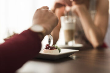 Perché hai sempre spazio per il dolce dopo cena? La scienza spiega il “dessert effect”