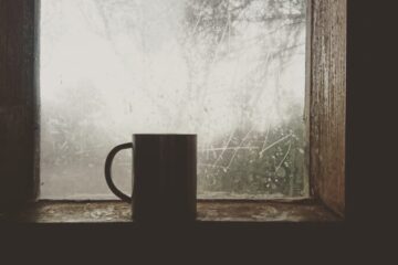 Tè o caffè? La scelta potrebbe influenzare il rischio di osteoporosi nelle donne anziane