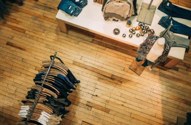 Moda e consumismo: 5 strategie per comprare meno